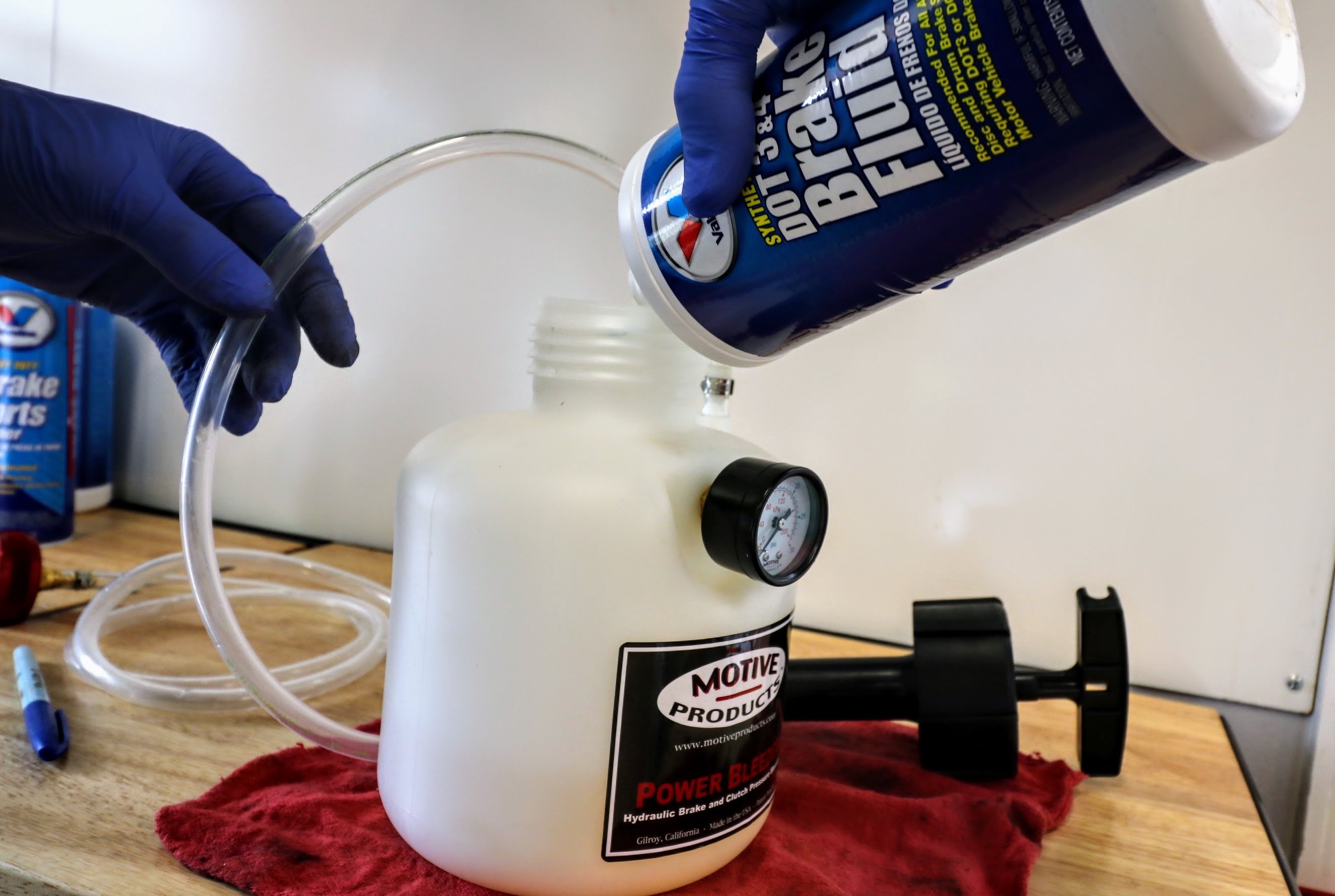 Motive Brake Fluid Power Bleeder filling Motive Brake Fluid Power Bleeder filling